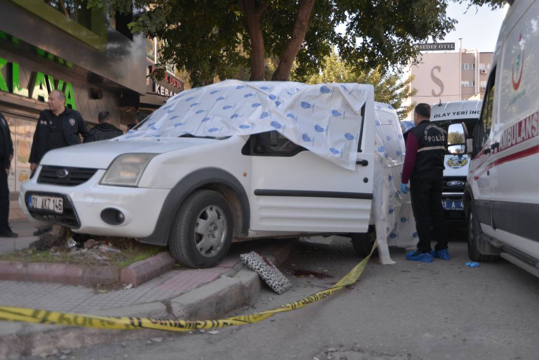 Nişanlanan eski sevgilisini öldüren kadın, son kurşunu kendine sıktı 2